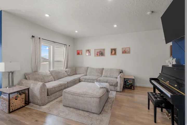 4477 E Hurstbourne Dr, Eagle Mountain, Utah 84005