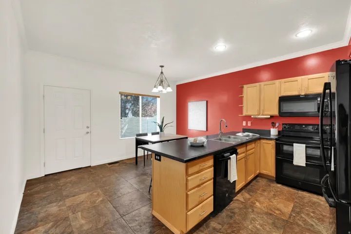 7902 S Dove Creek Ln, West Jordan, Utah 84081