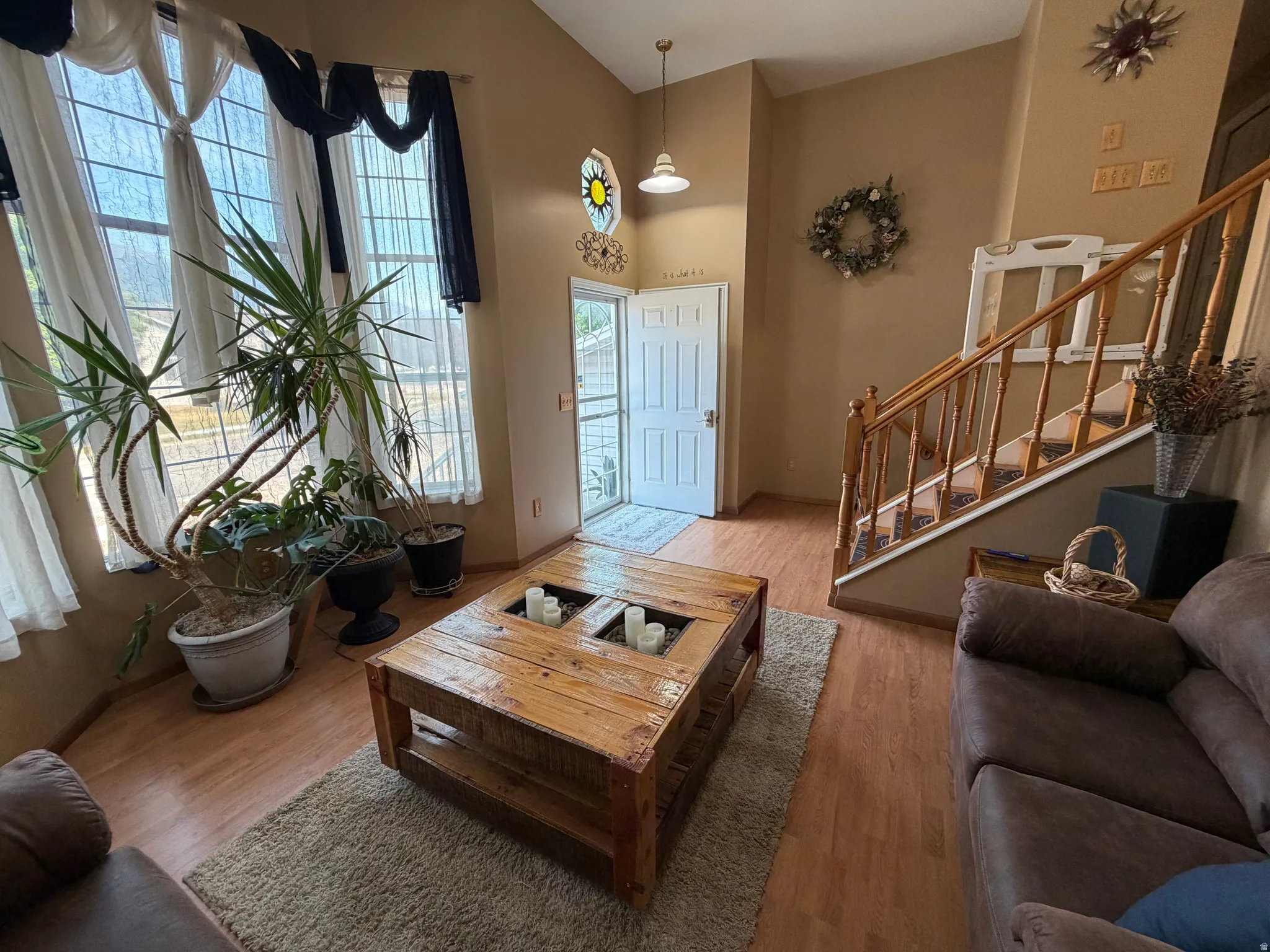 Entry area featuring a prominent staircase with wood banister and balusters