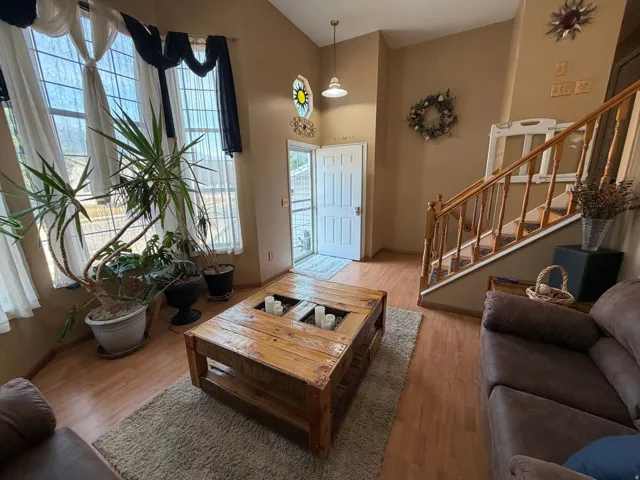 Entry area featuring a prominent staircase with wood banister and balusters