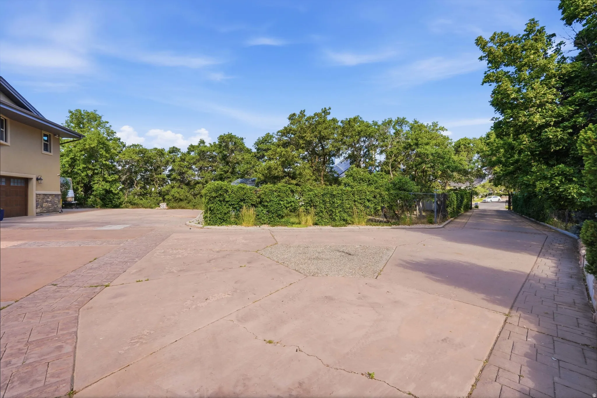 Expansive paved driveway offering generous parking space