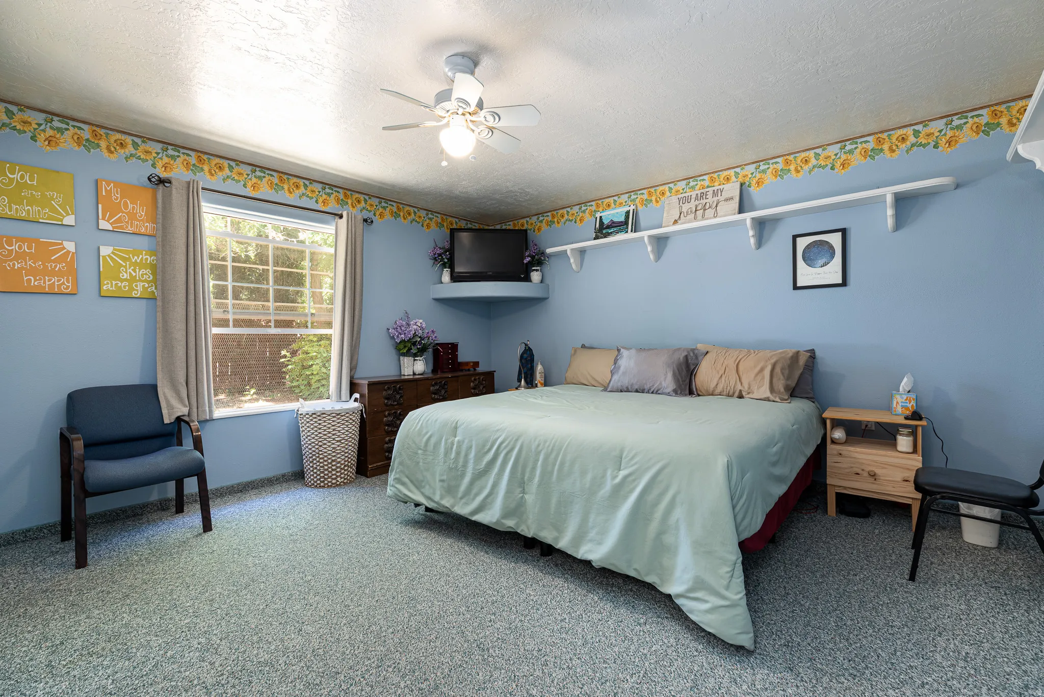Spacious bedroom