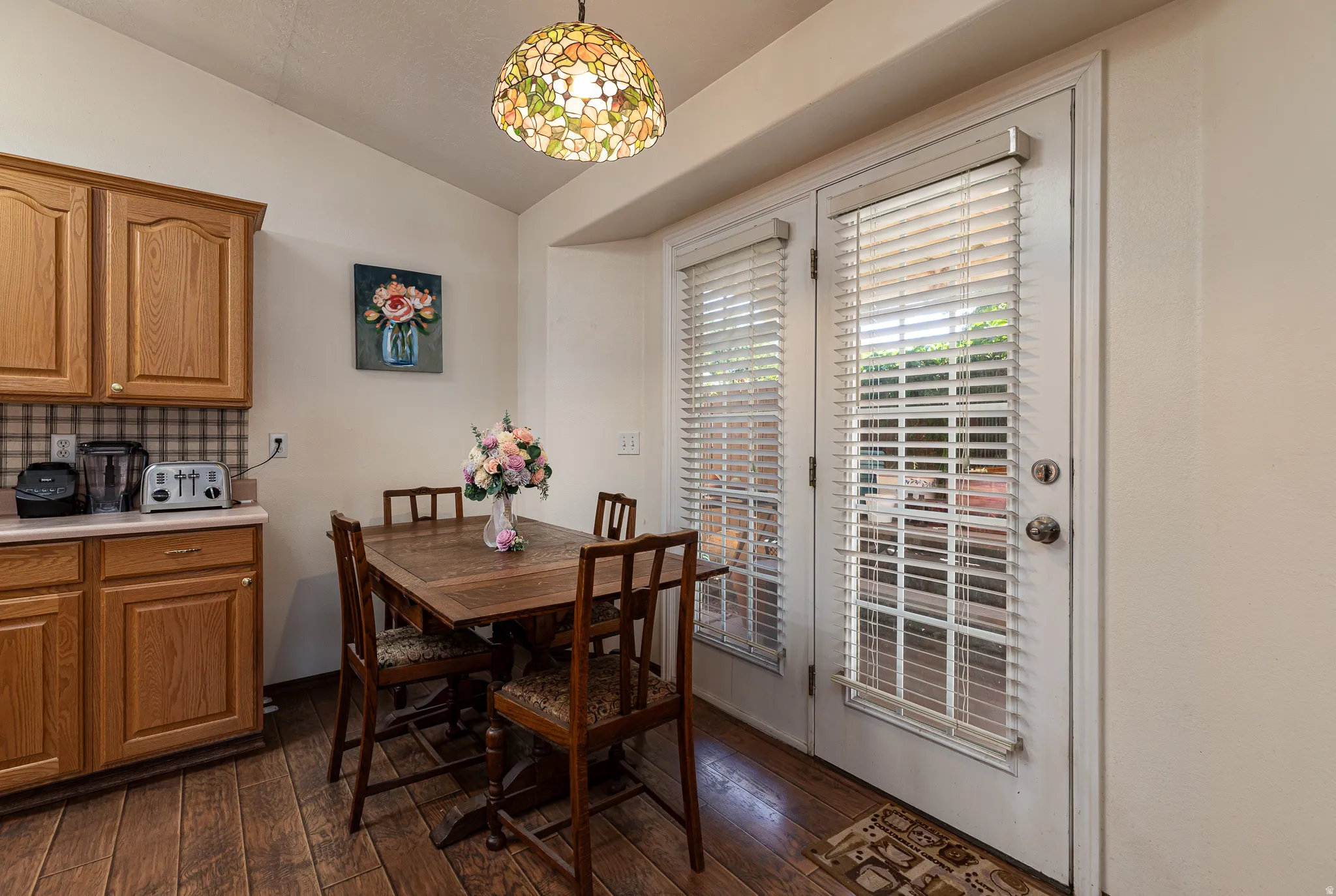 Kitchen dining