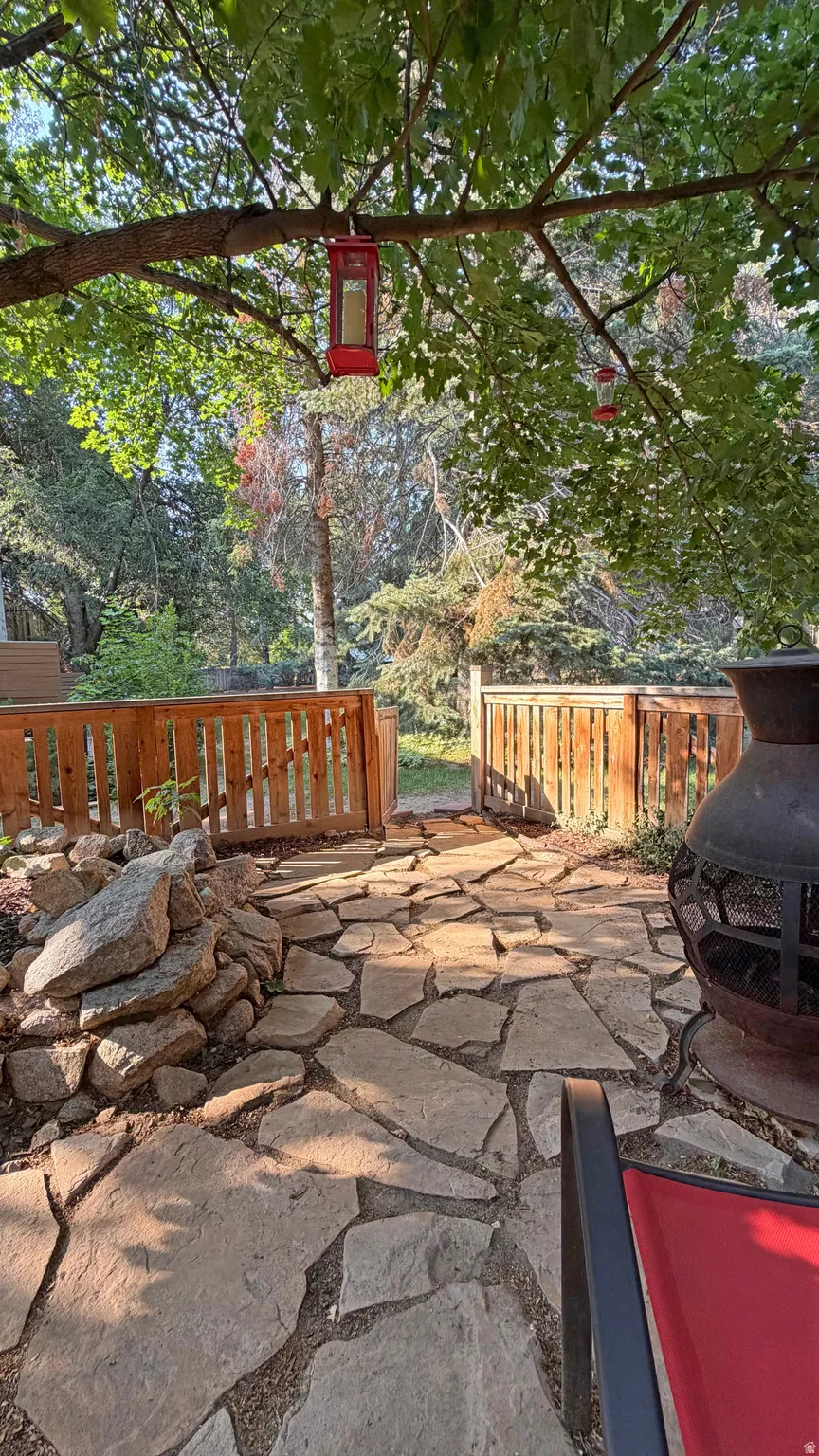 Irregular flagstone patio featuring a natural stone border