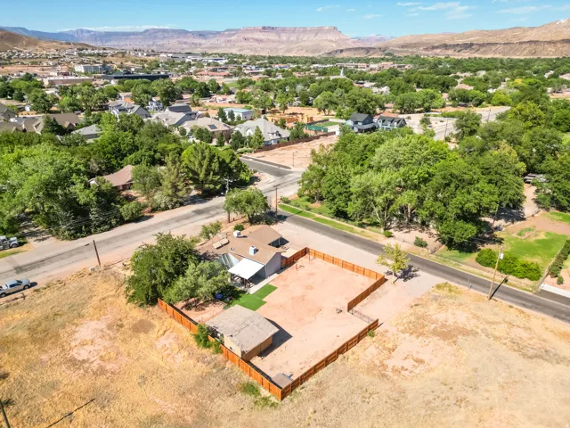 Expansive lot featuring a wood fence perimeter and a detached outbuilding