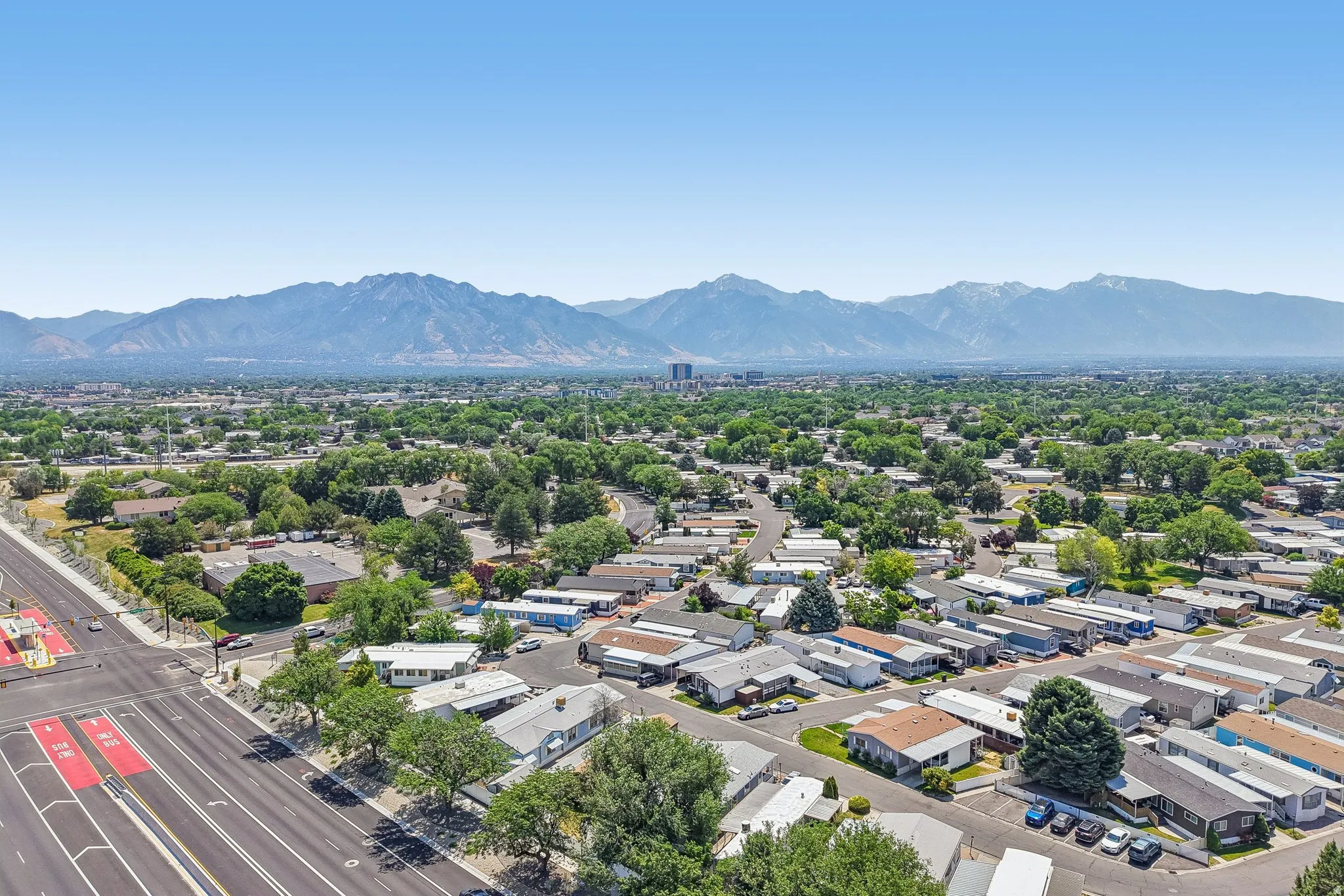 Expansive neighborhood featuring a variety of single-story residences, mature trees, and paved streets
