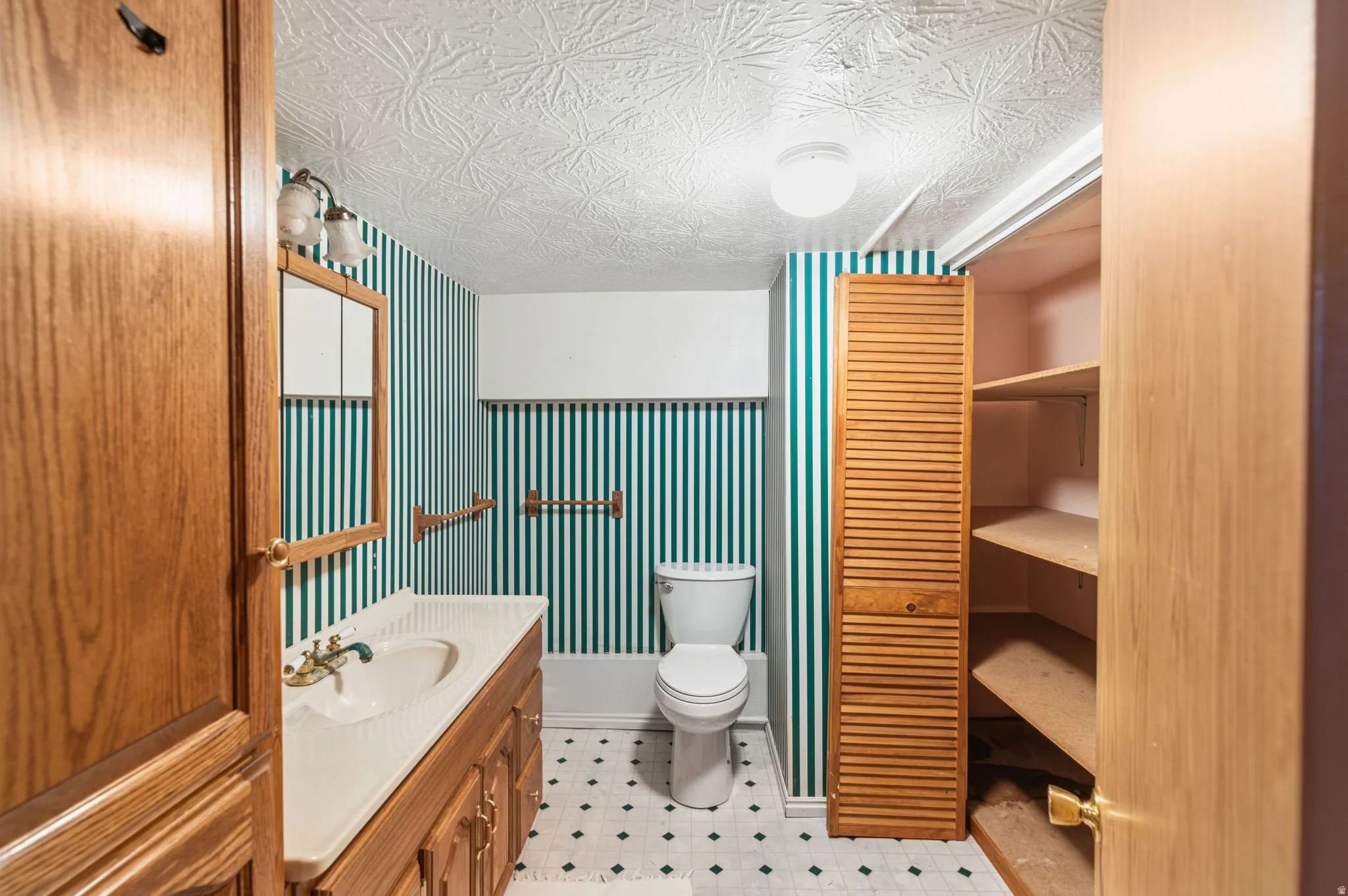 1/2 Bath