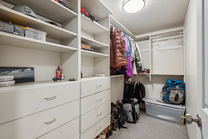 Walk in closet