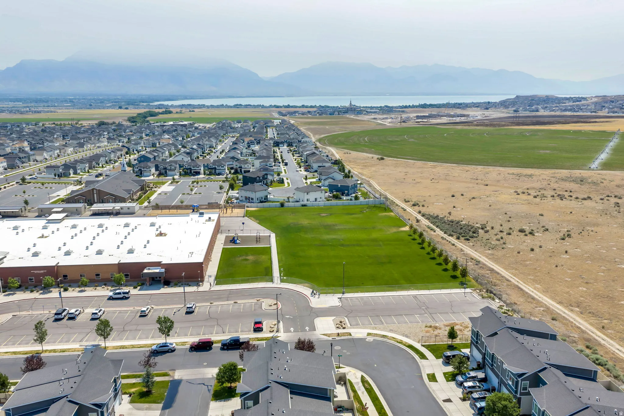 Open Space, Temple and Amazing Views!!  Watch all the City Fireworks from your back yard!