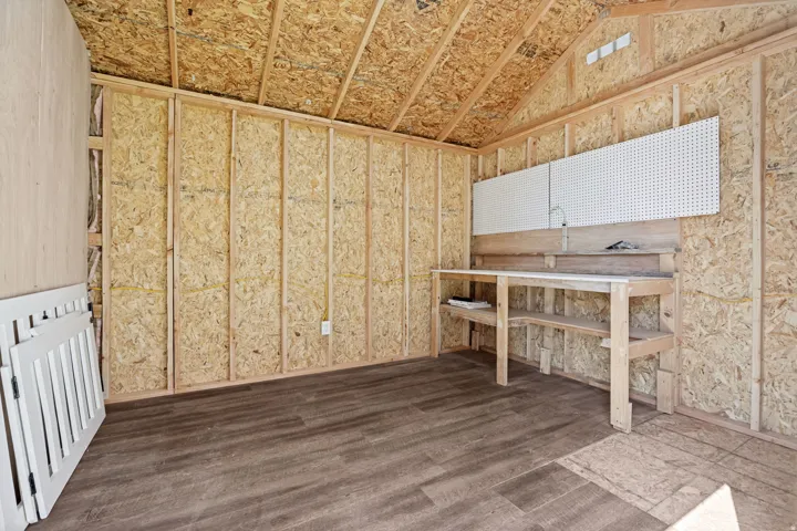 Other side of the shed's interior.