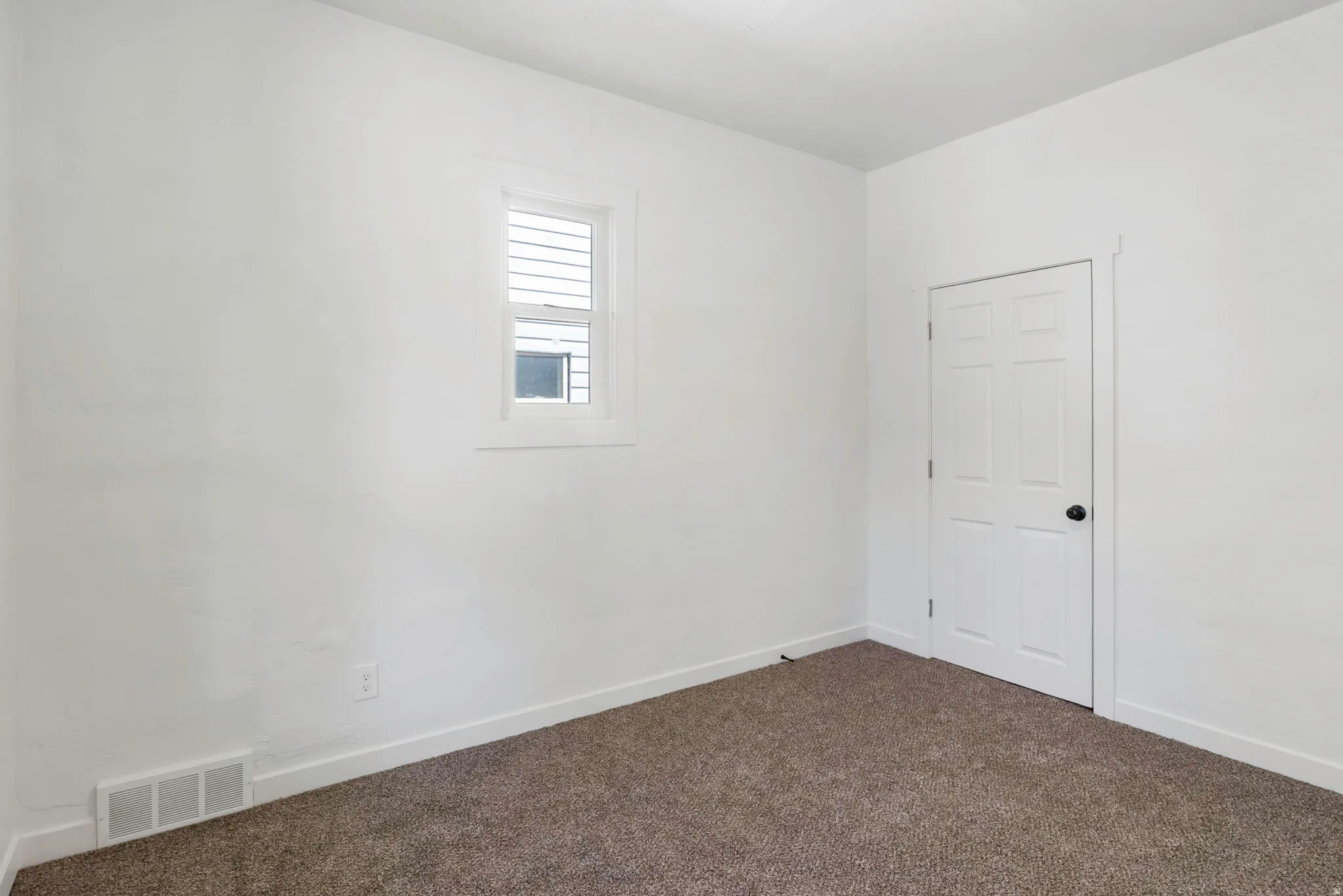 Neutral-toned wall paint and carpeted flooring