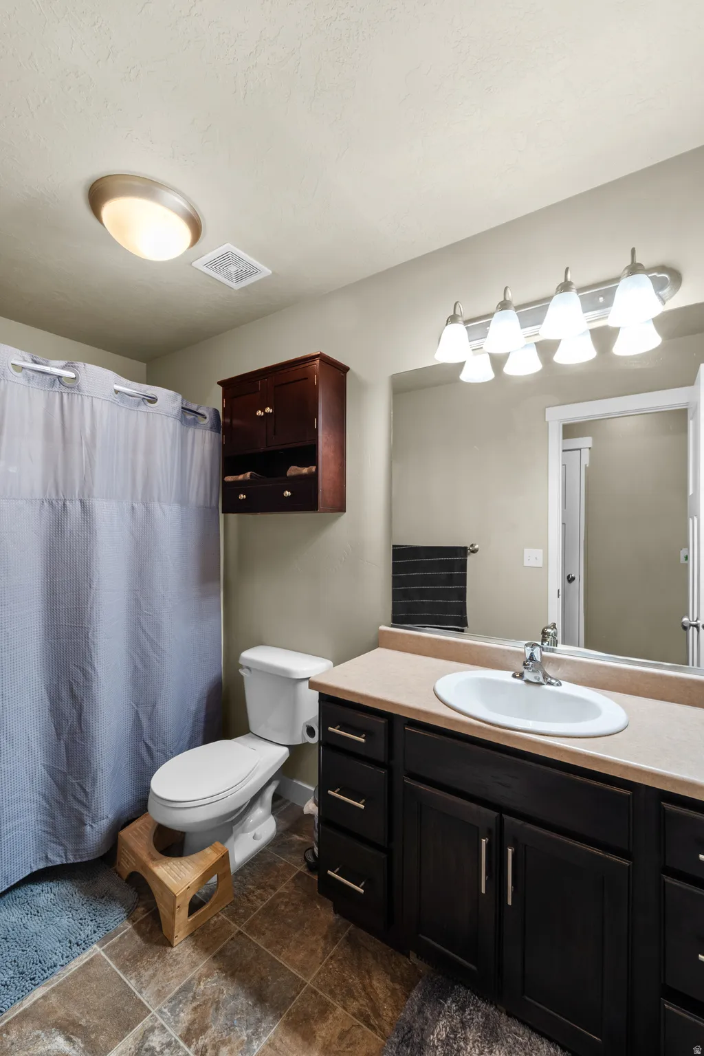 En Suite primary bathroom.