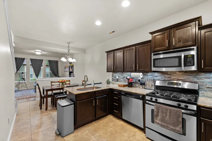 The kitchen offers granite countertops, stainless steel appliances, and ample storage. You'll be cooking up your favorite meals on the gas range!