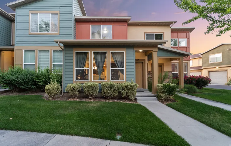 Experience effortless living in the heart of South Jordan's highly desirable District community.