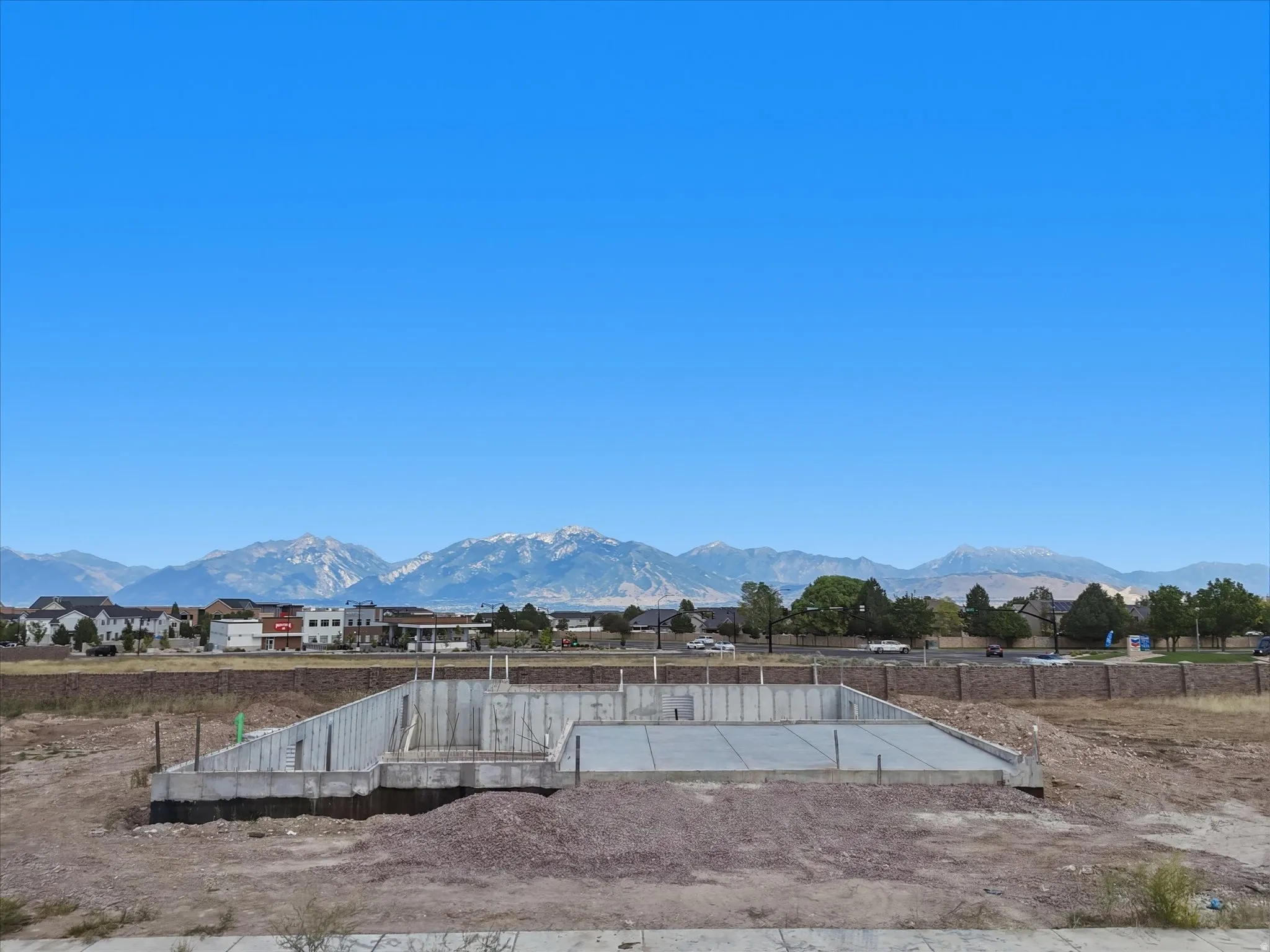 Concrete foundation with poured walls and a level subfloor