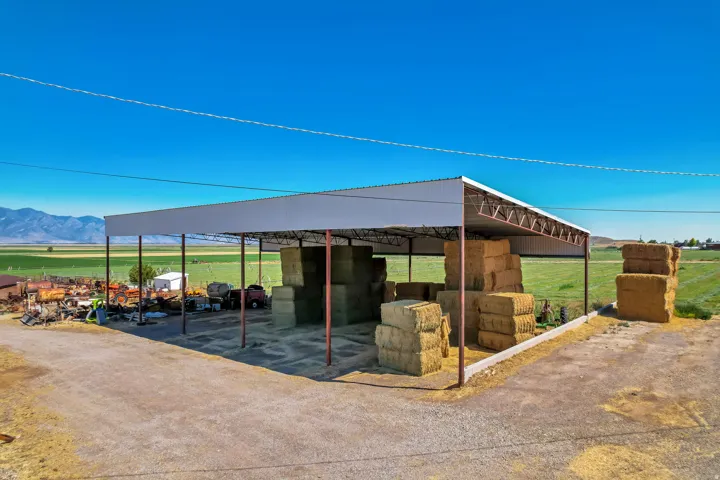 Open-sided metal structure providing extensive covered storage