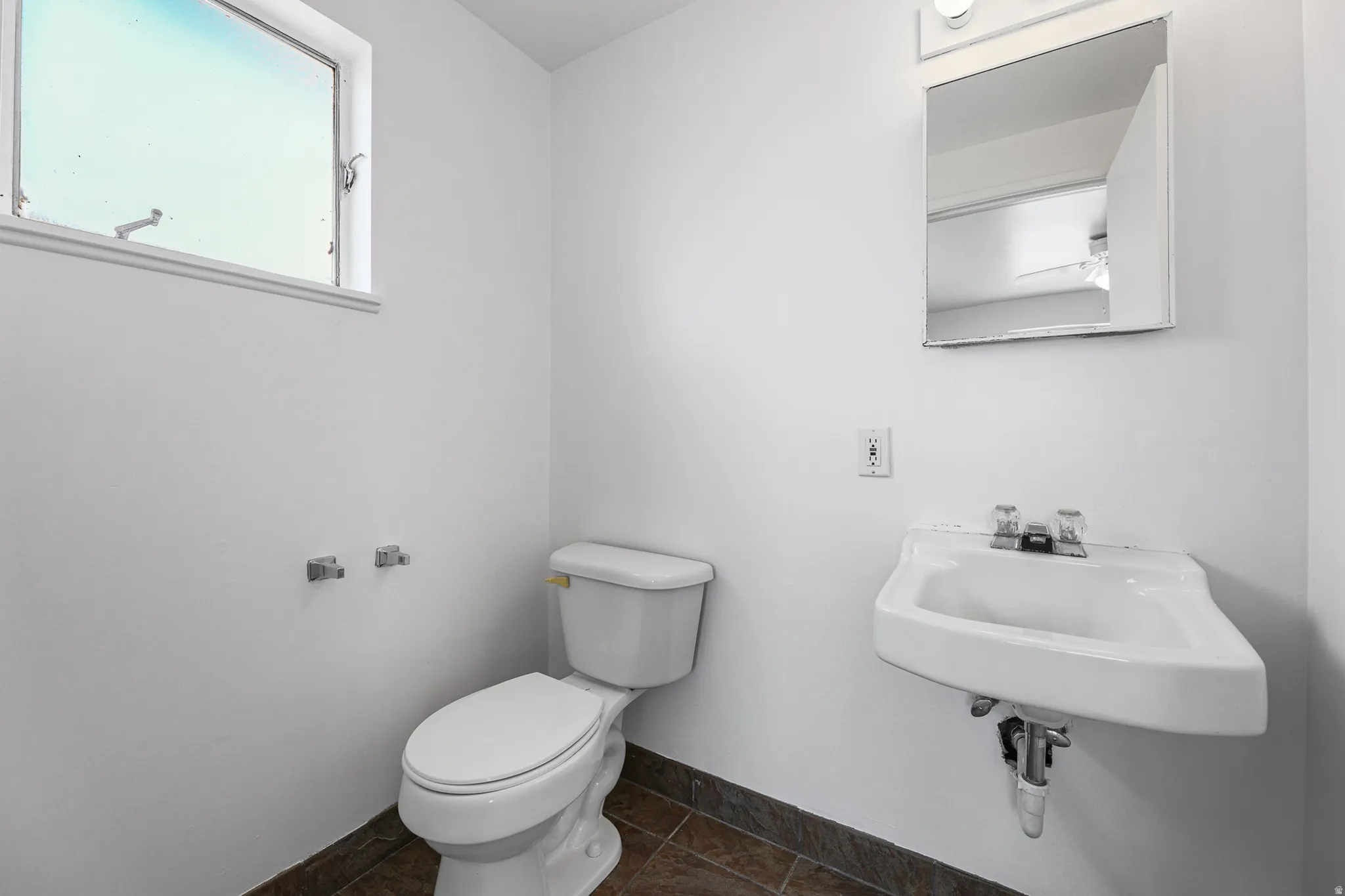 1/2 bathroom onsuite from primary bedroom