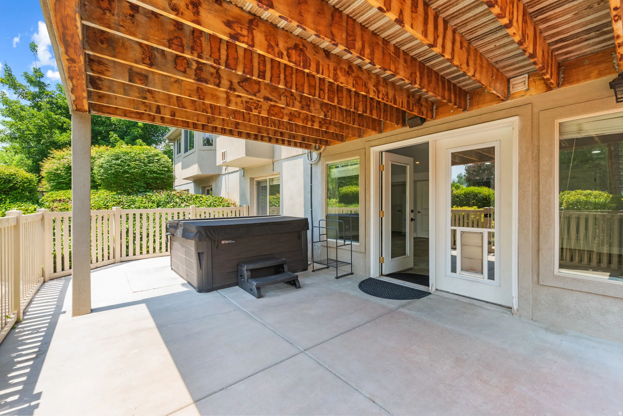 Covered Patio w/Hot Tub included