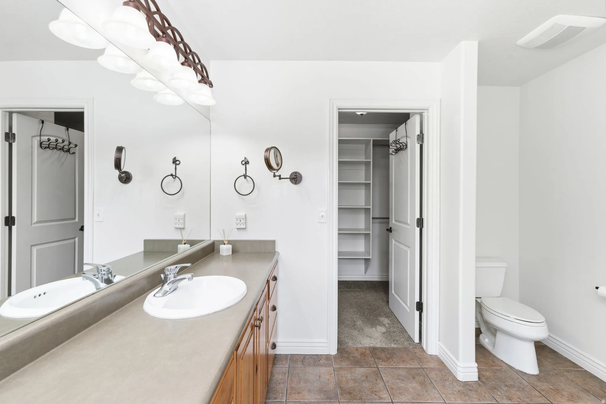 Primary Suite & Closet