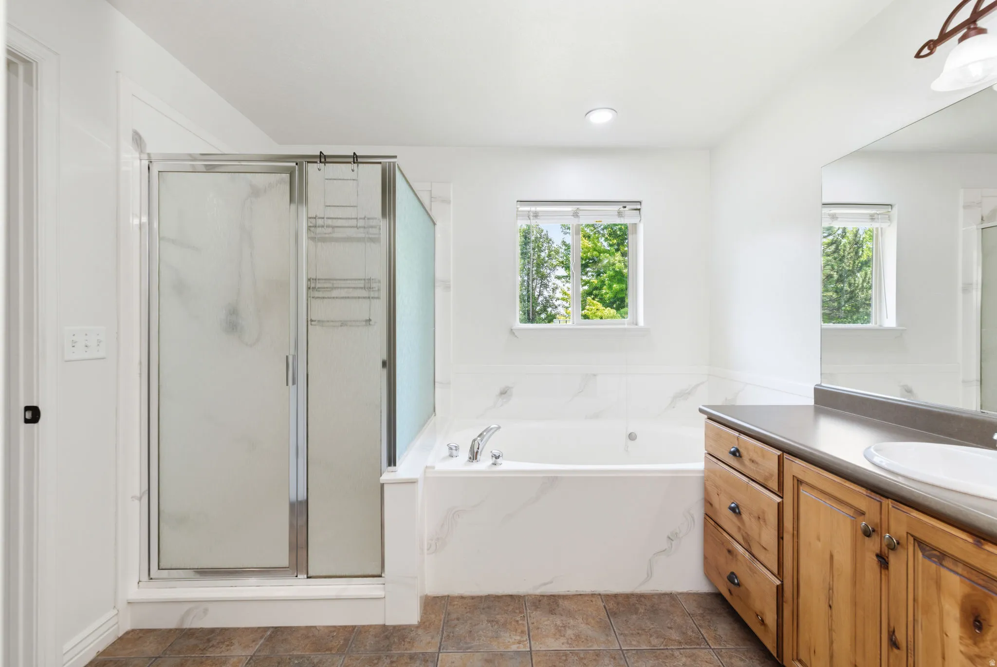 Primary Bathroom Huge garden tub