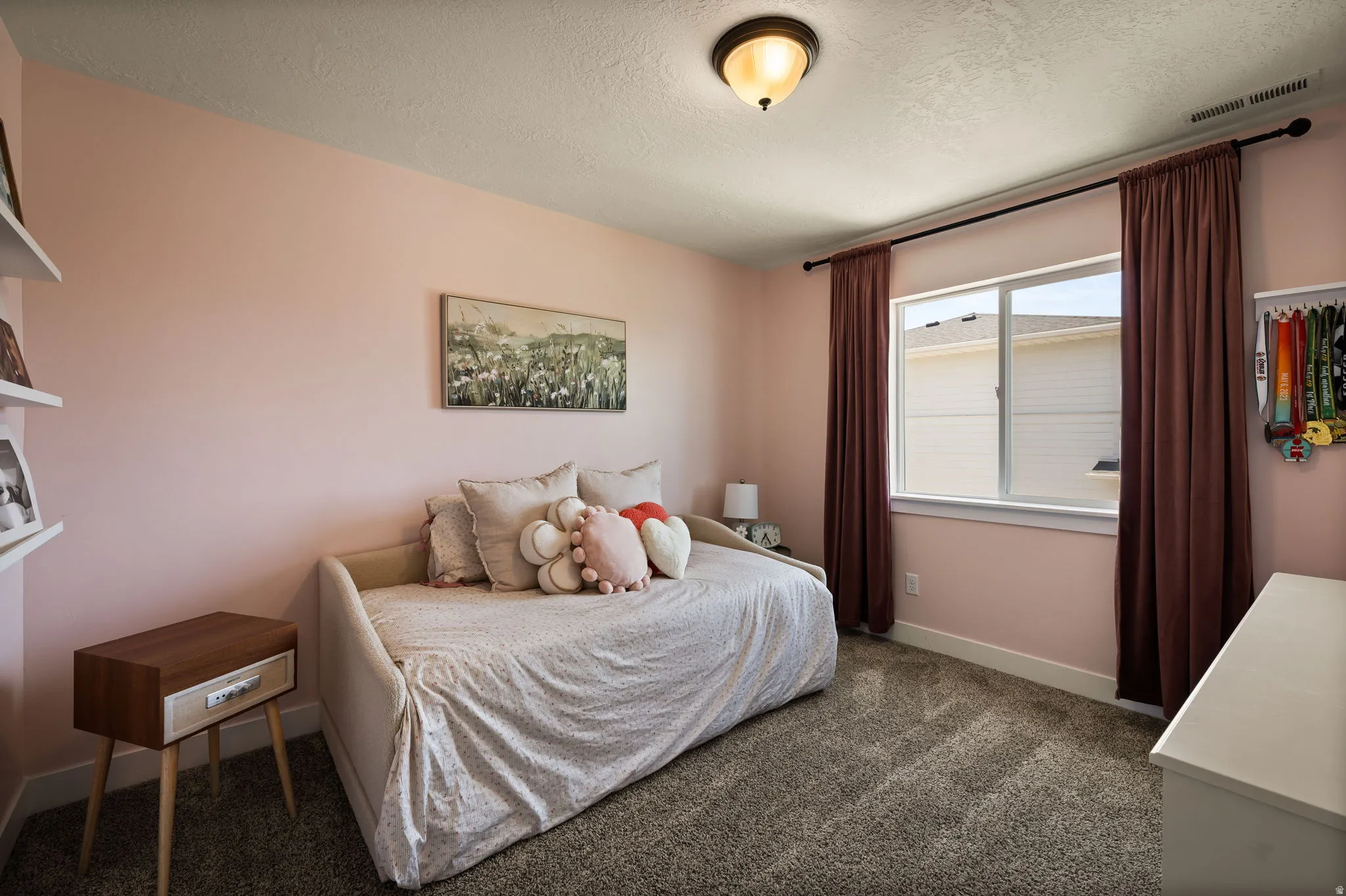 Windowed interior space featuring plush carpet flooring, a single window, and a ceiling-mounted light fixture