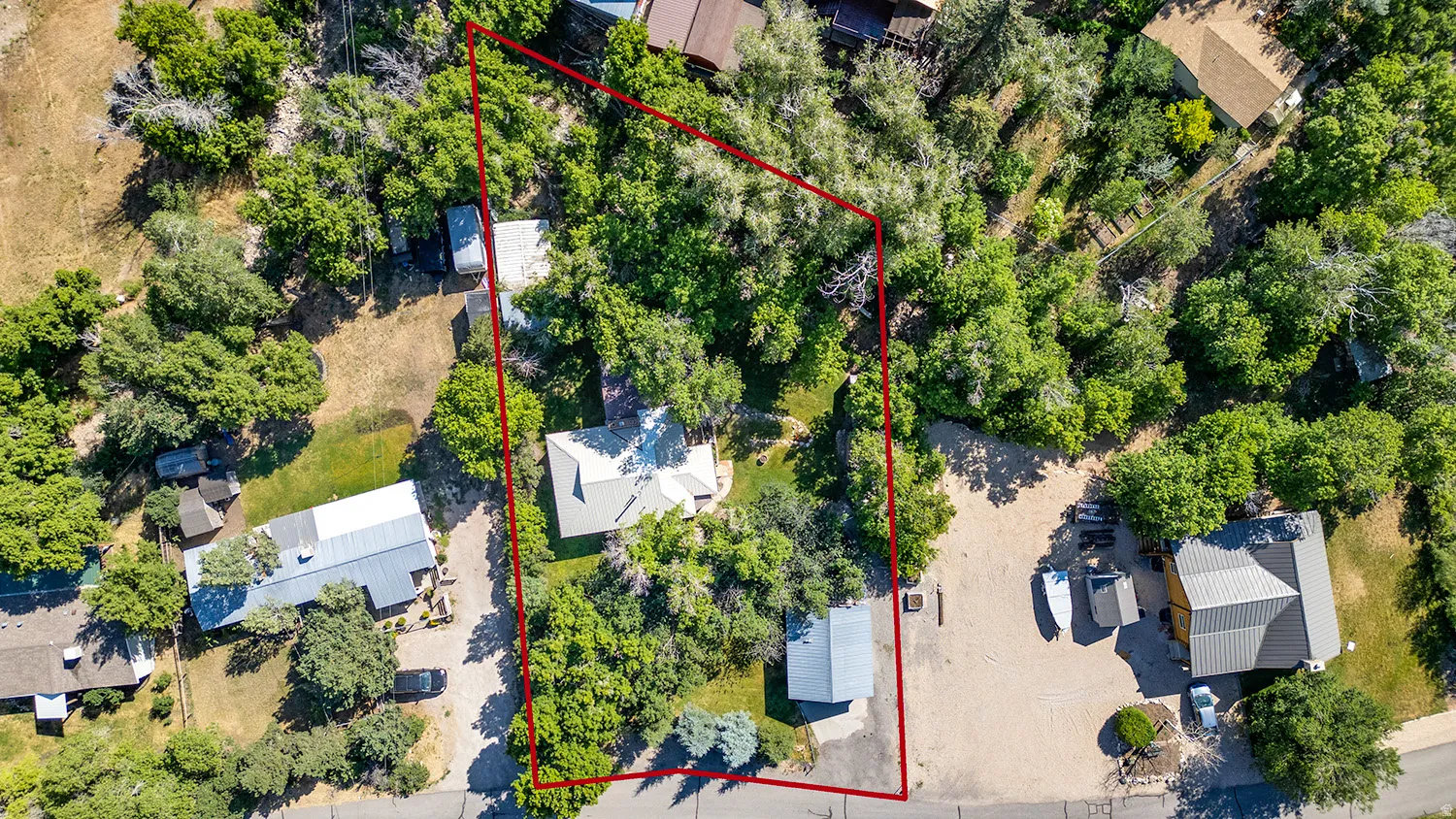Lot lines are an estimate only and provided as a courtesy only. Buyer is advised to seek an independent measurement and verify all to their own satisfaction.