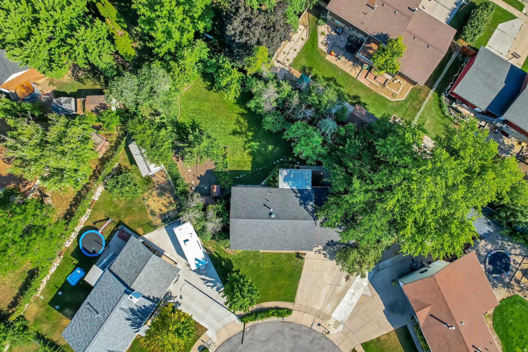 Expansive lot featuring mature trees, a cul-de-sac location, and a paved driveway