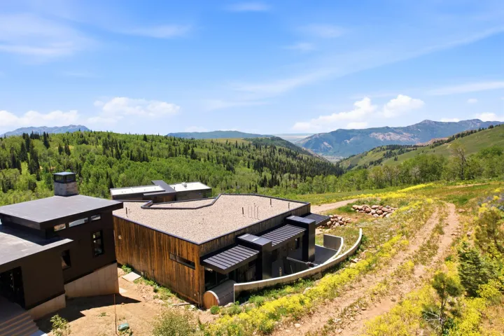 8452 E Spring Park Rd, Eden, Utah 84310