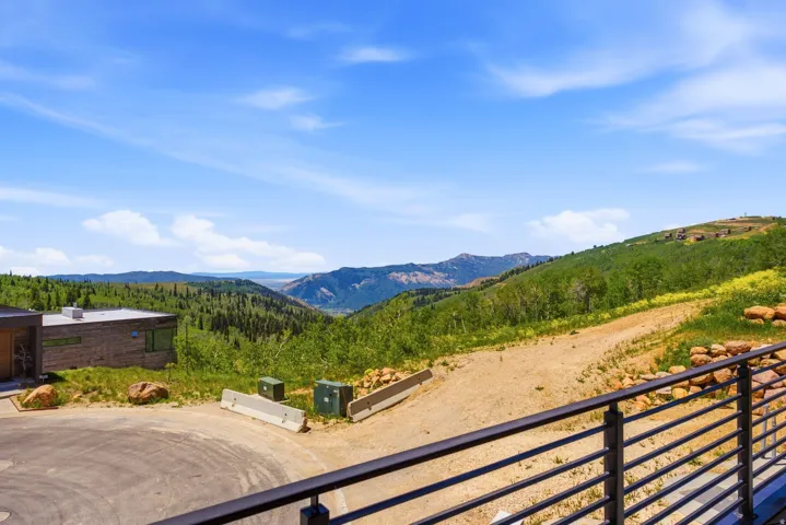 8452 E Spring Park Rd, Eden, Utah 84310