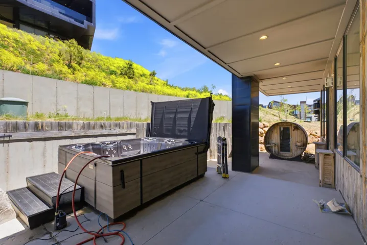 8452 E Spring Park Rd, Eden, Utah 84310