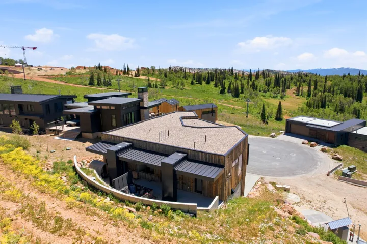 8452 E Spring Park Rd, Eden, Utah 84310