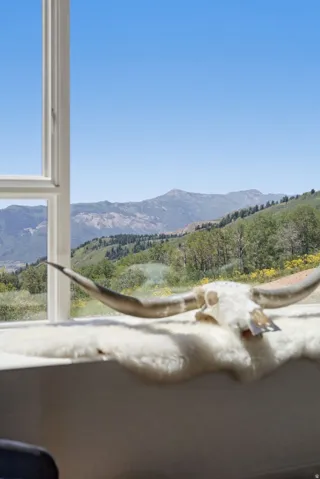 8452 E Spring Park Rd, Eden, Utah 84310