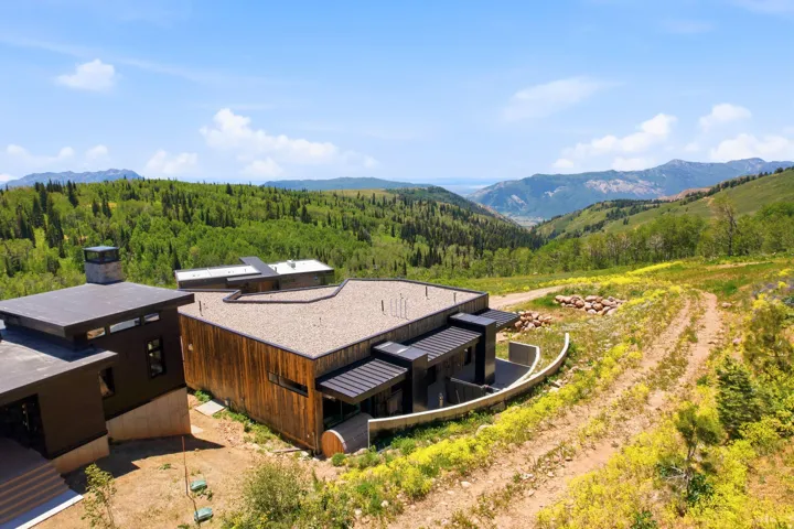 8452 E Spring Park Rd, Eden, Utah 84310