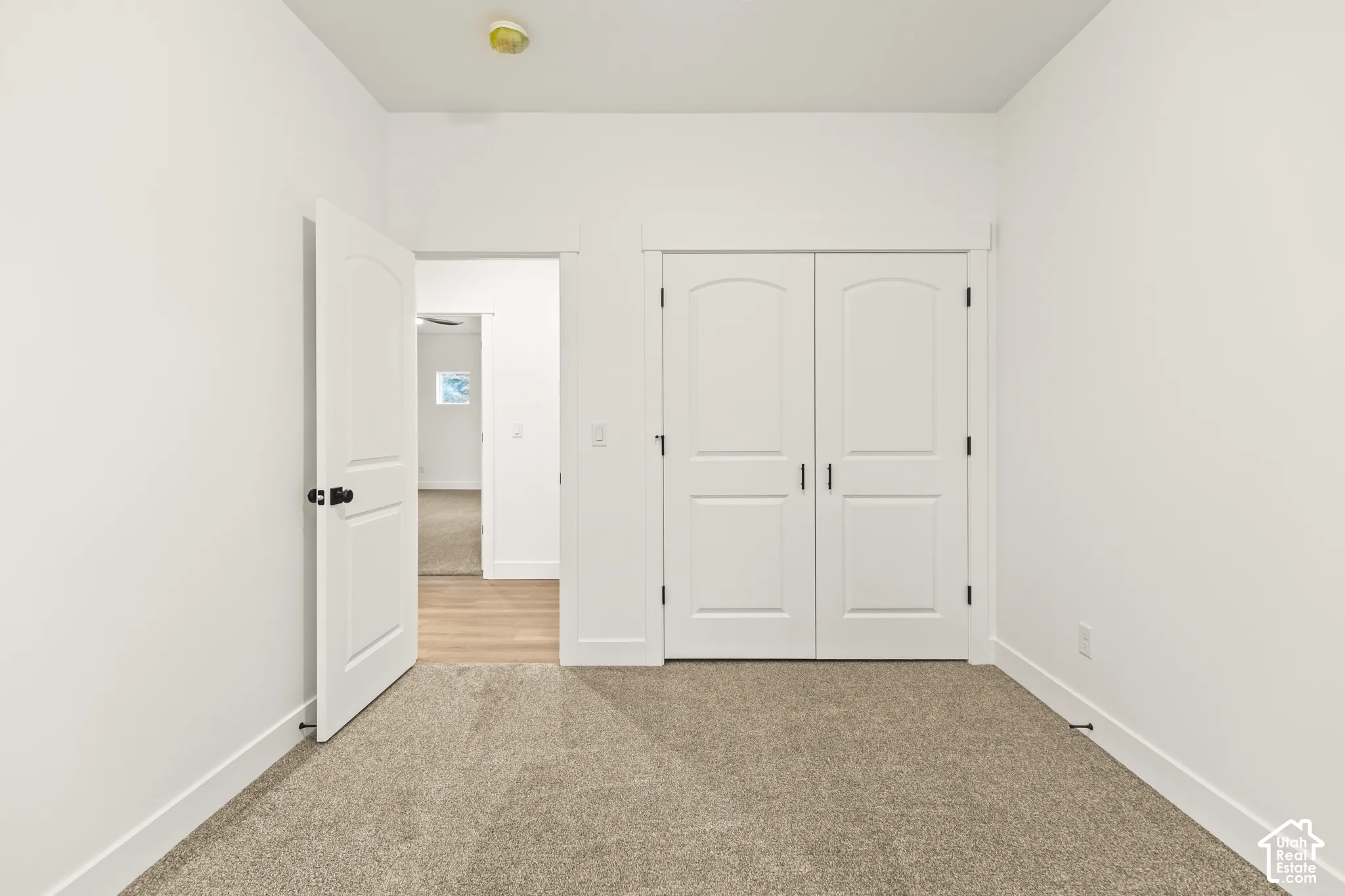 Neutral tone wall finishes
