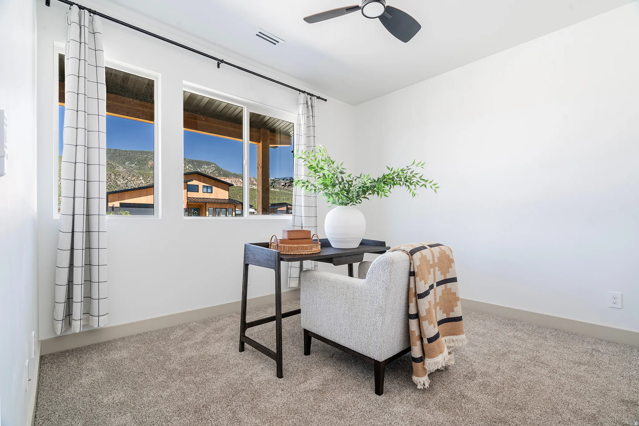 Room featuring large windows with mountain scenery, recessed lighting, a ceiling fan, and neutral-toned carpeting