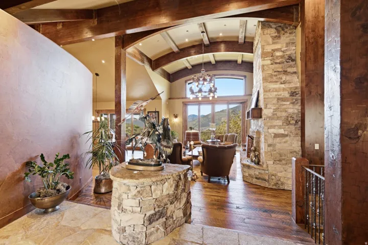 Stone entryway with flagstone flooring