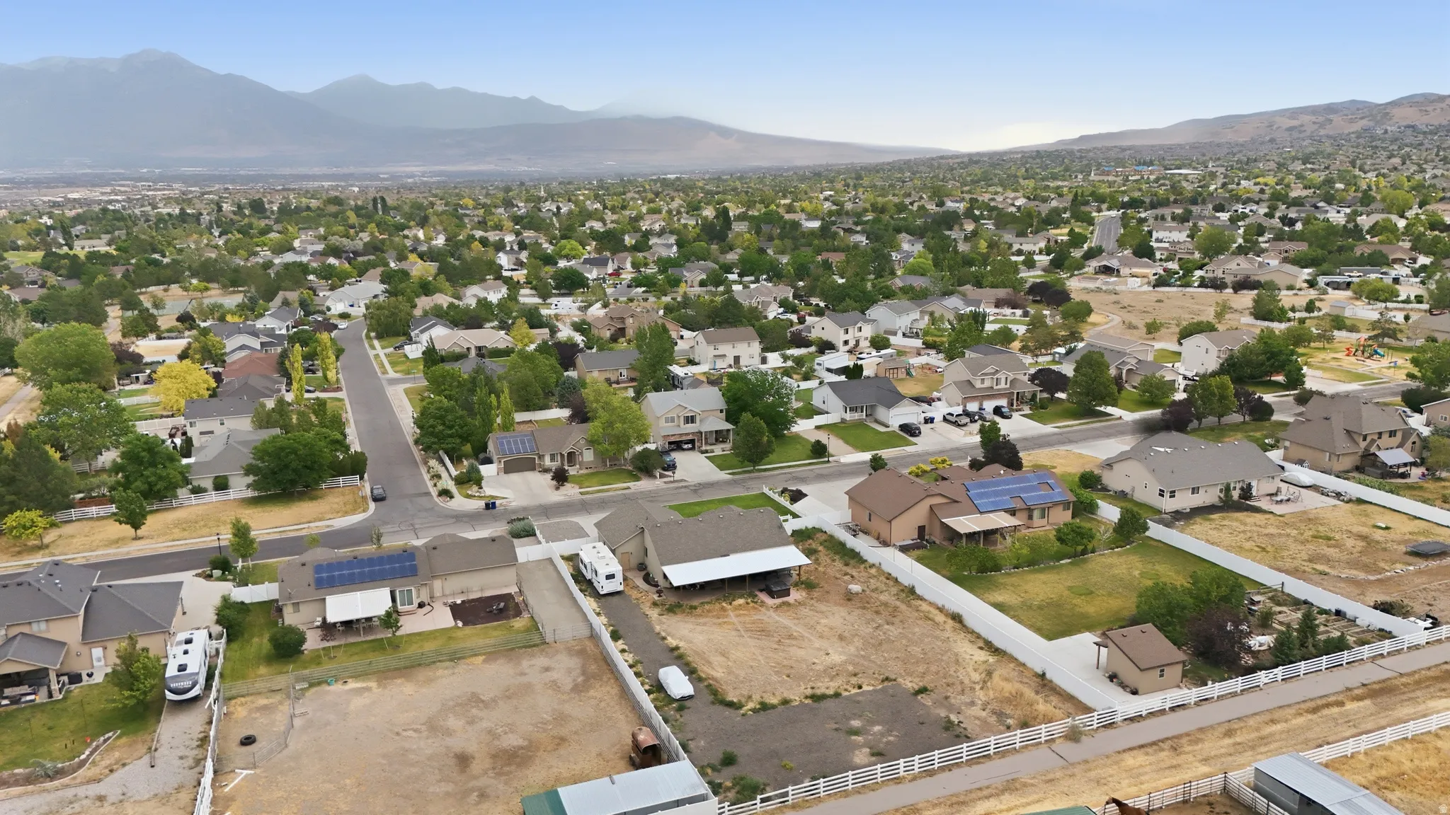 Expansive neighborhood featuring numerous residential properties and mountainous backdrops