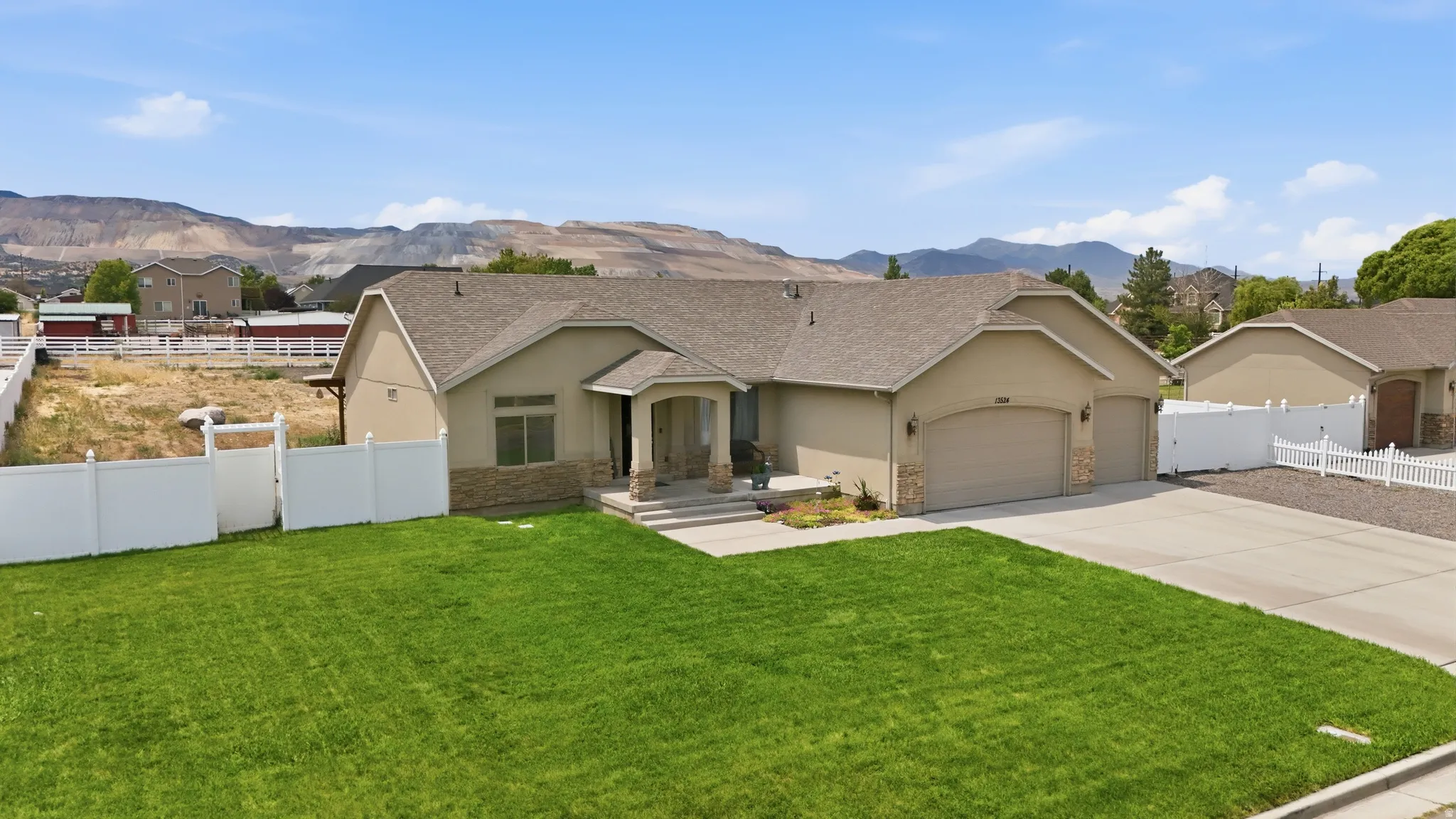 Ranch-style exterior with a stucco and stone facade