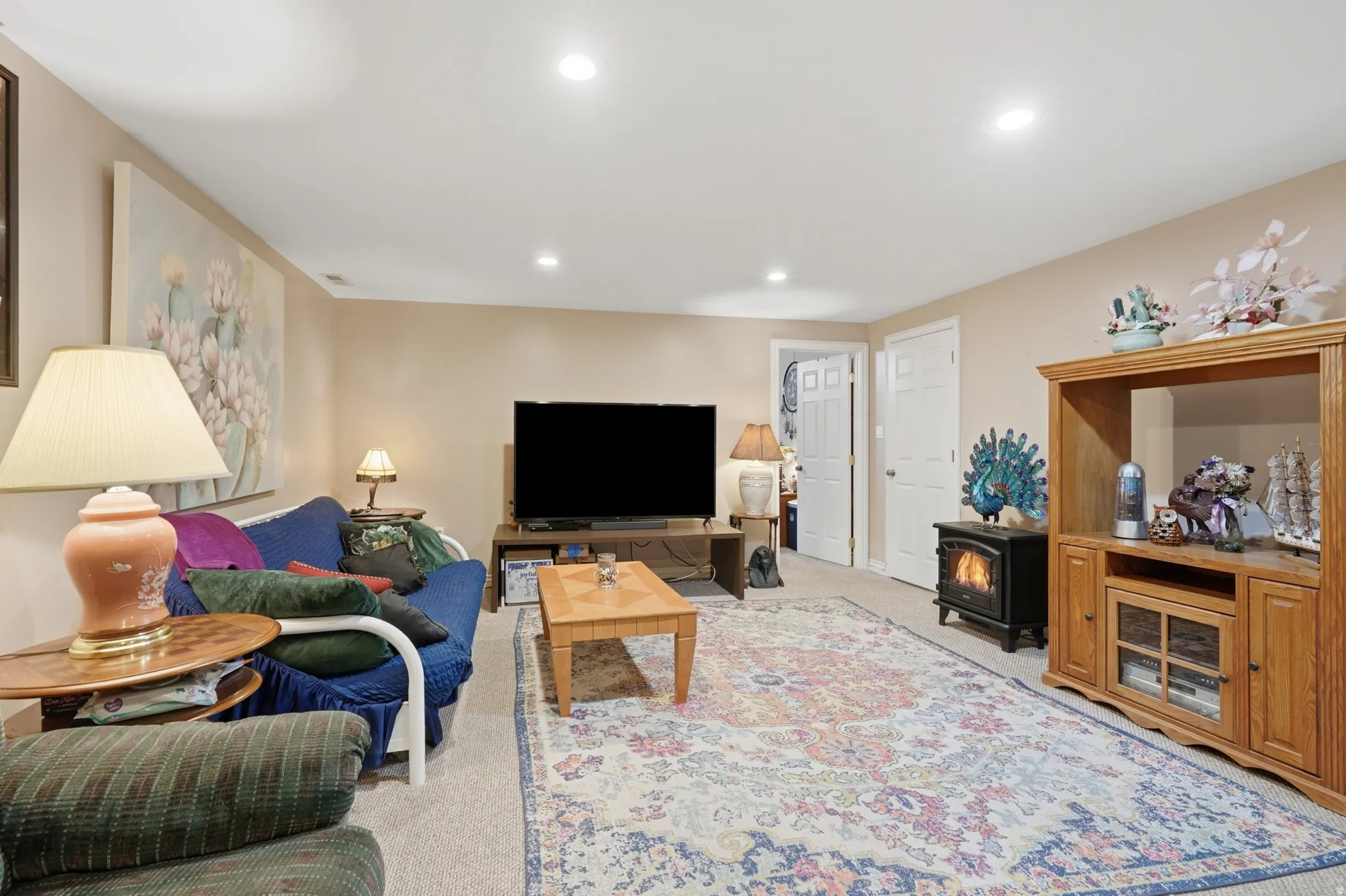 Spacious room featuring neutral wall paint, recessed lighting, and carpet flooring