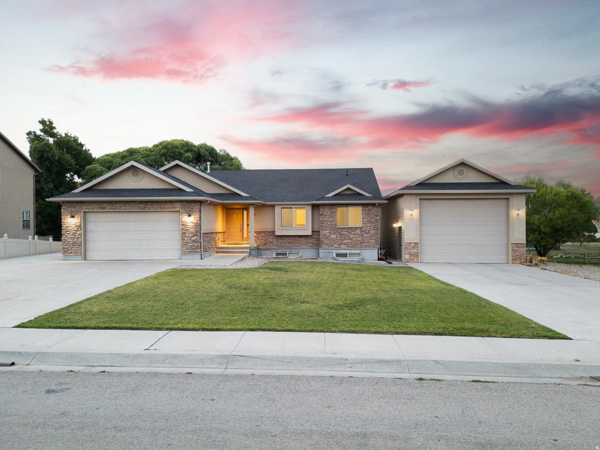 Modern ranch-style residence featuring a stone and stucco facade
