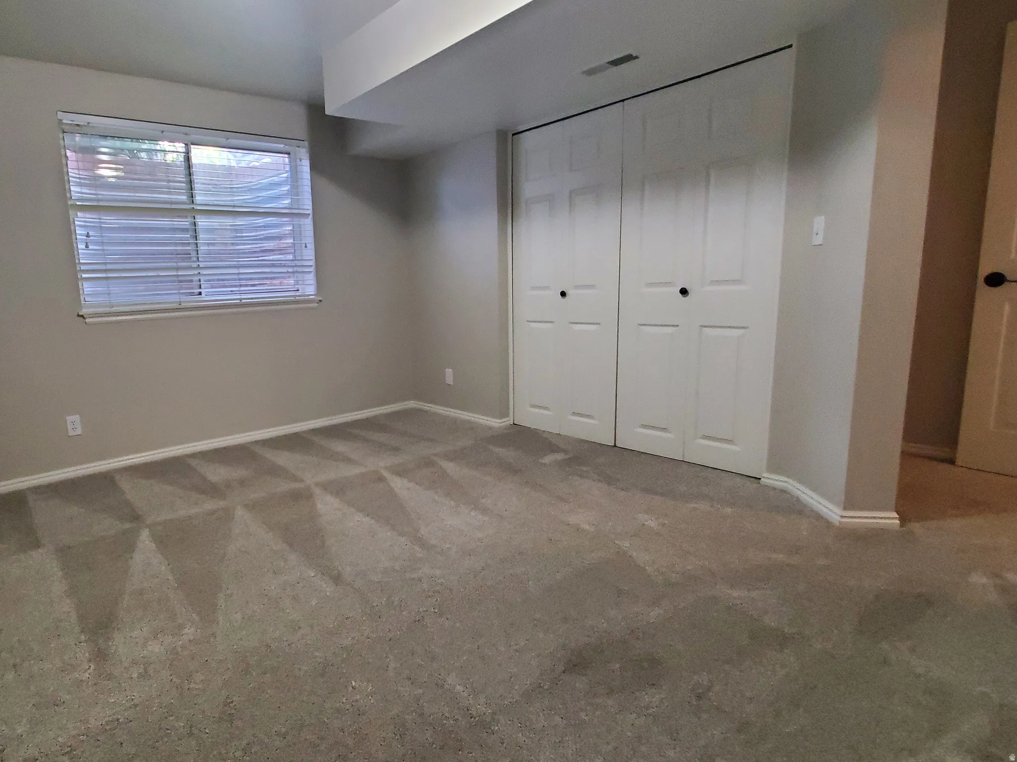 Light neutral wall paint complementing grey carpet