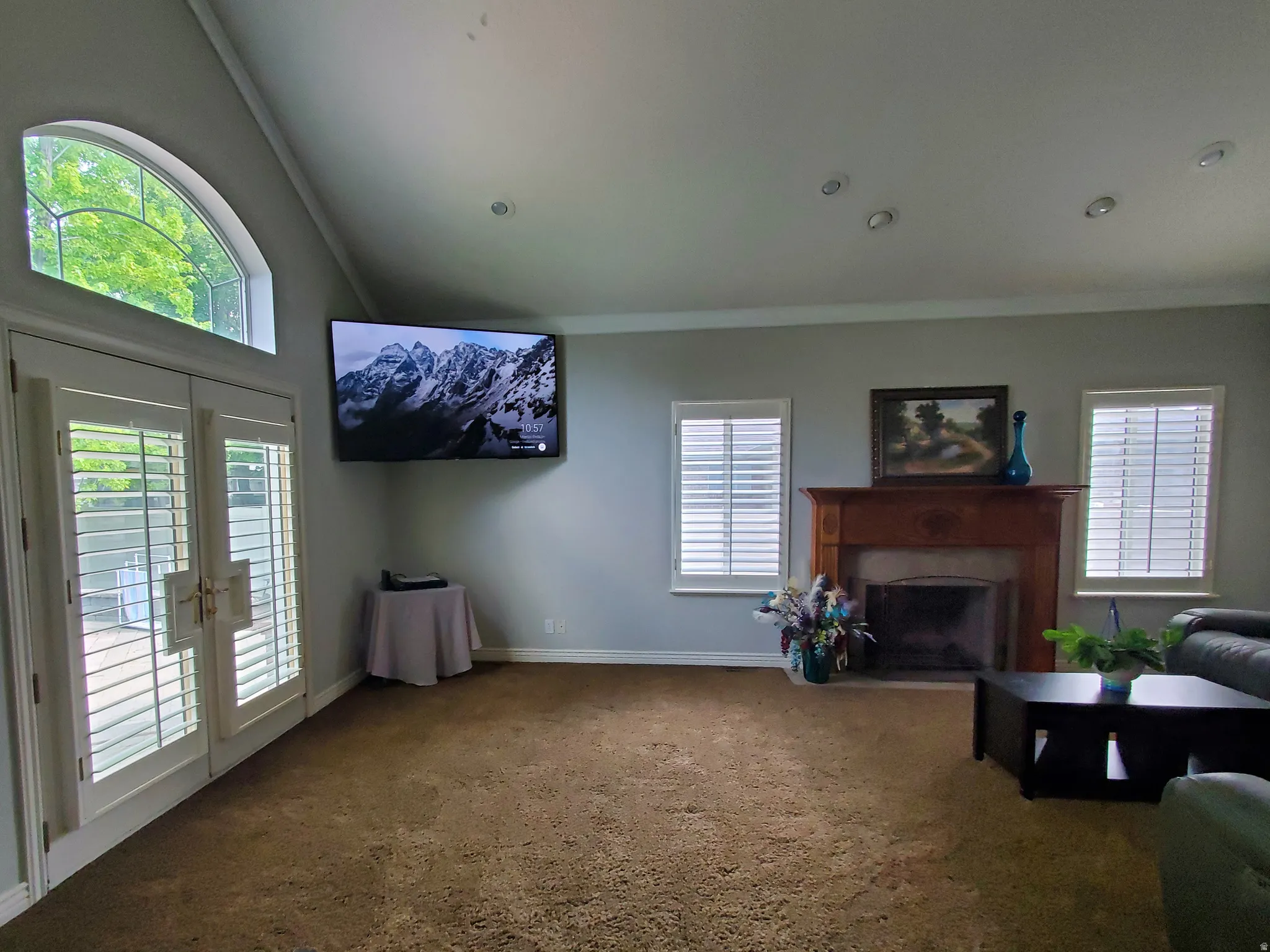 Living room with vaulted ceiling and arched transom window