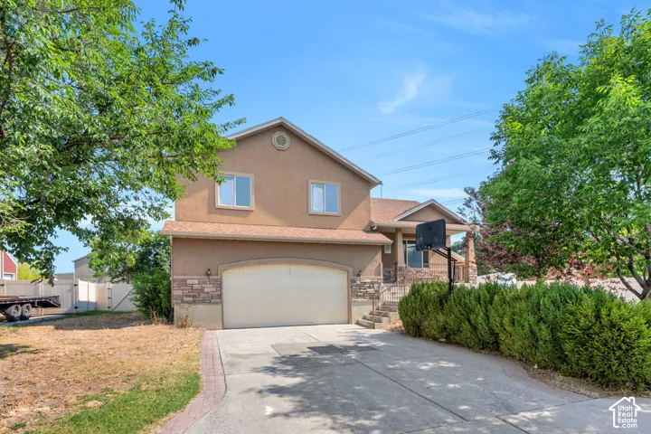 Stucco exterior residence featuring a stone accent fa