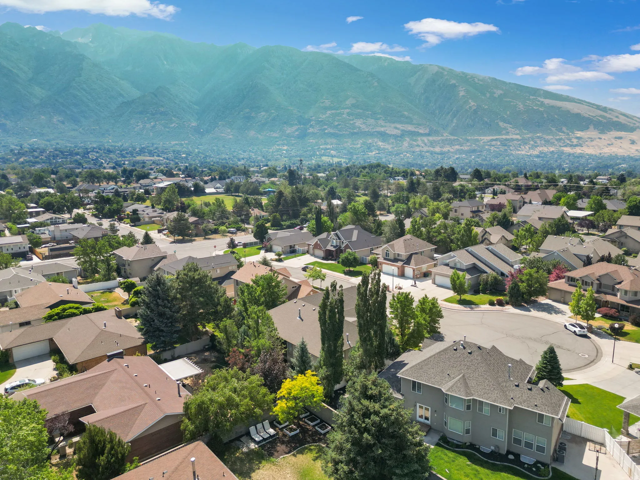 Close to world class skiing, hiking, biking.
