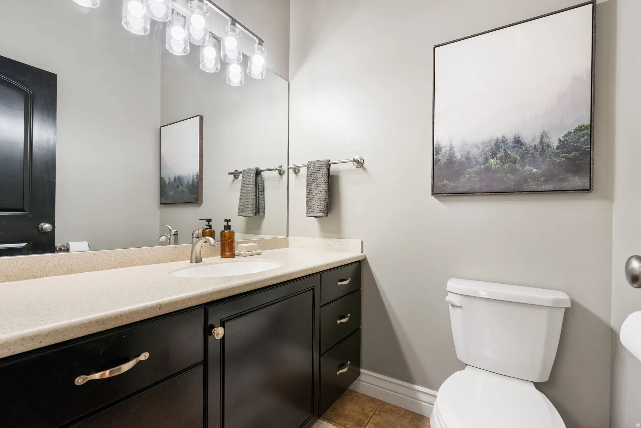Main level half bath for guest use.