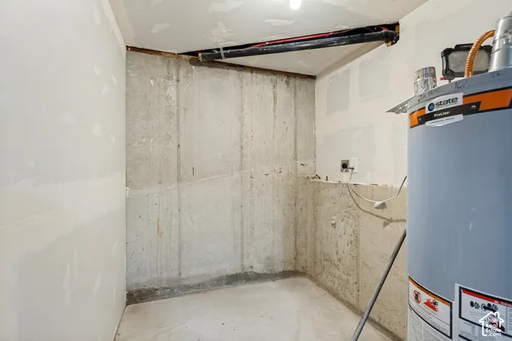 Laundry/Utility area featuring a water heater and electrical outlet