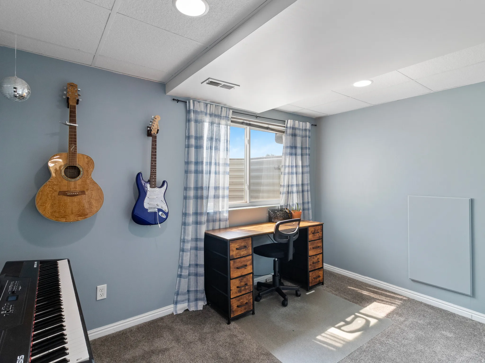 Versatile room featuring a window with plaid curtains, recessed ceiling lighting, and carpet flooring