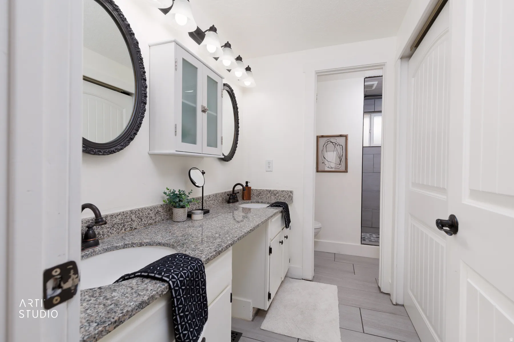 Dual vanity featuring an extended quartz-finish countertop with two undermount sinks