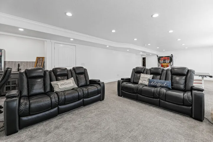 Lets party in all this room!