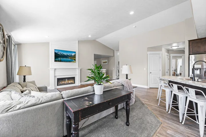 Vaulted ceiling and recessed lighting